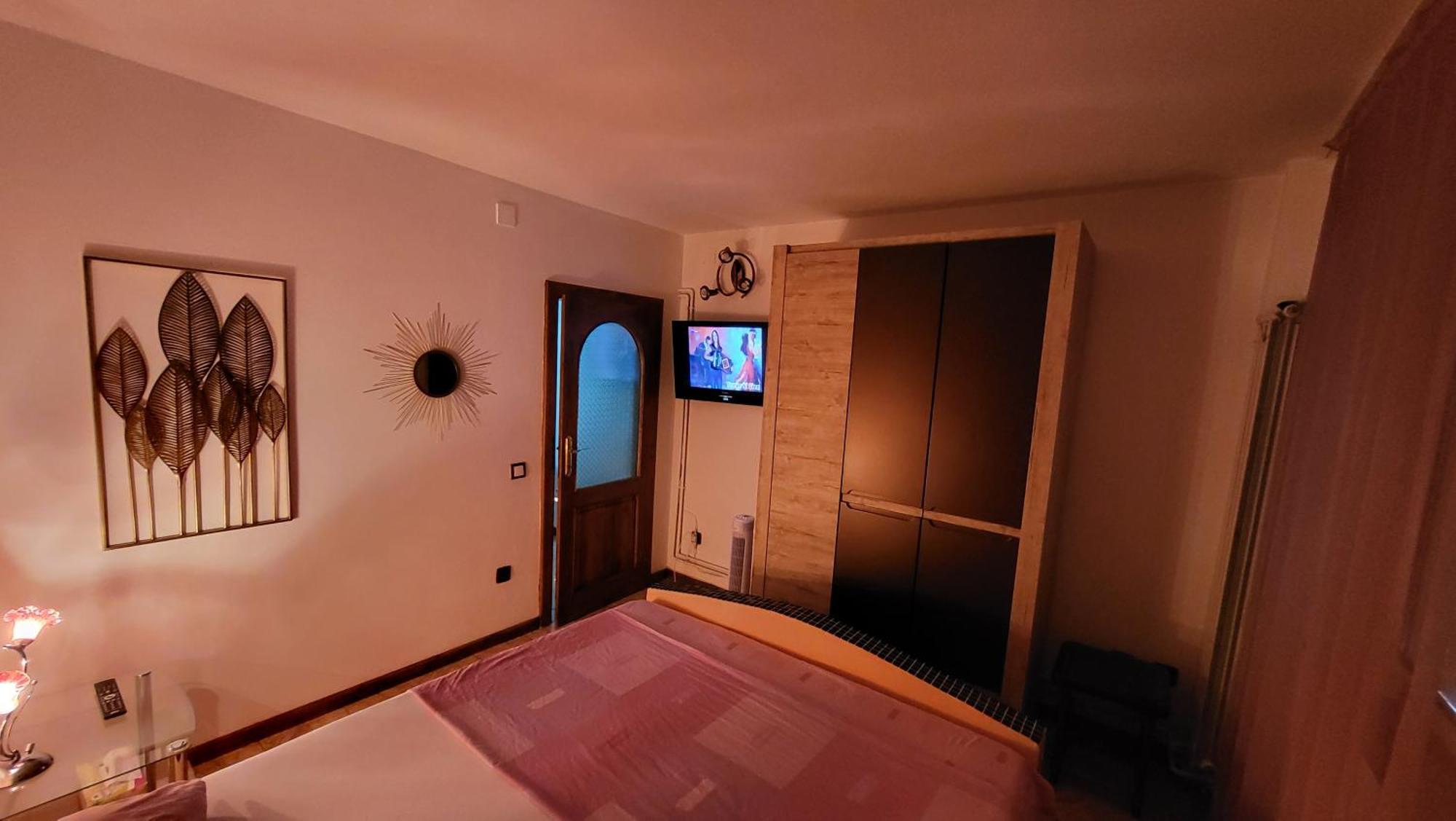 Apartament Cu 2 Dormitoare ,Ultracentral アラド エクステリア 写真